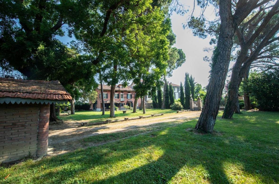 Villa Ottocentesca Immersa Nel Verde Montecavolo Eksteriør billede